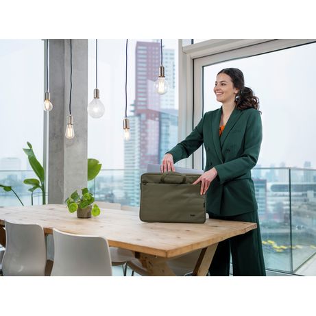 MALETIN TRUST BOLOGNA ECO PARA PORTATILES HASTA 16" - COMPARTIMENTO PRINCIPAL ACOLCHADO - COLOR VERDE 24450 - Imagen 10 de 13 MALETIN TRUST BOLOGNA ECO PARA PORTATILES HASTA 16" - COMPARTIMENTO PRINCIPAL ACOLCHADO - COLOR VERDE 24450 - Imagen 10 de 13