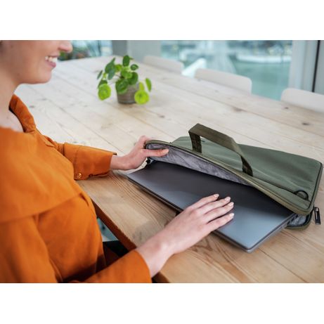 MALETIN TRUST BOLOGNA ECO PARA PORTATILES HASTA 16" - COMPARTIMENTO PRINCIPAL ACOLCHADO - COLOR VERDE 24450 - Imagen 13 de 13 MALETIN TRUST BOLOGNA ECO PARA PORTATILES HASTA 16" - COMPARTIMENTO PRINCIPAL ACOLCHADO - COLOR VERDE 24450 - Imagen 13 de 13